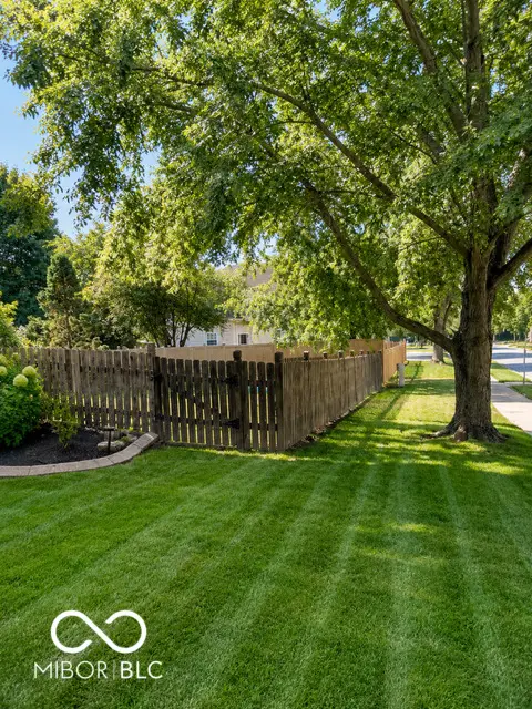 10377 Bicknell CIR, Fishers, IN 46038