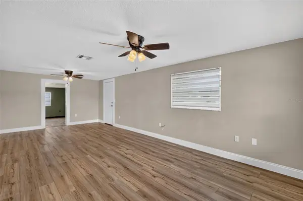 1111 DORA AVE, Tavares, FL 32778