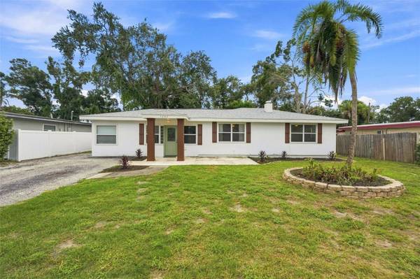 7242 LYNNWOOD AVE N, St Petersburg, FL 33710