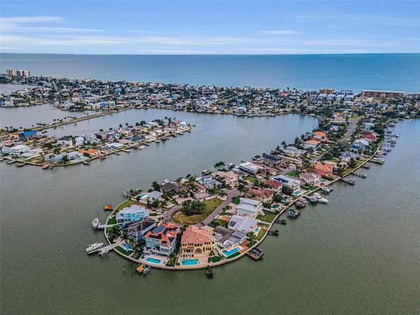 16353 REDINGTON DR, Redington Beach, FL 33708