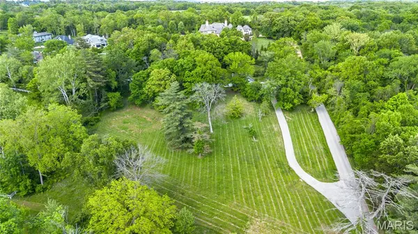 900 Weidman RD, Town And Country, MO 63017