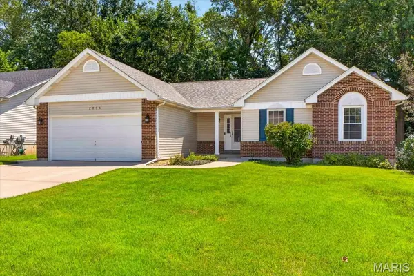 2056 Grants Valley LN, Imperial, MO 63052