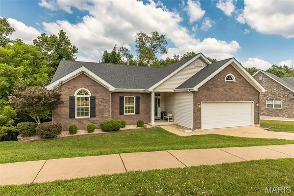 1652 Ivy Chase LN, Fenton, MO 63026