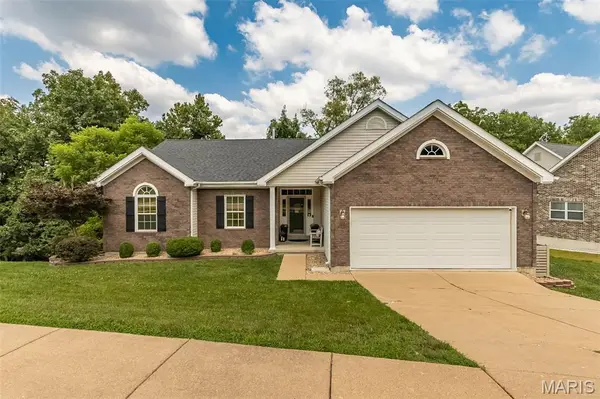 1652 Ivy Chase LN, Fenton, MO 63026