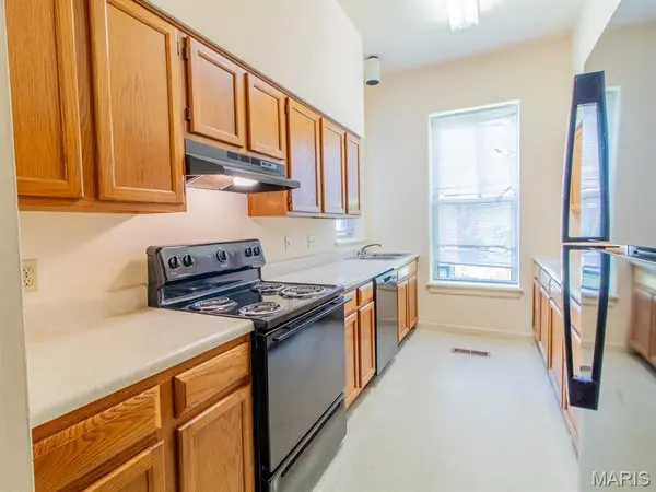 912 Russell BLVD, St Louis, MO 63104