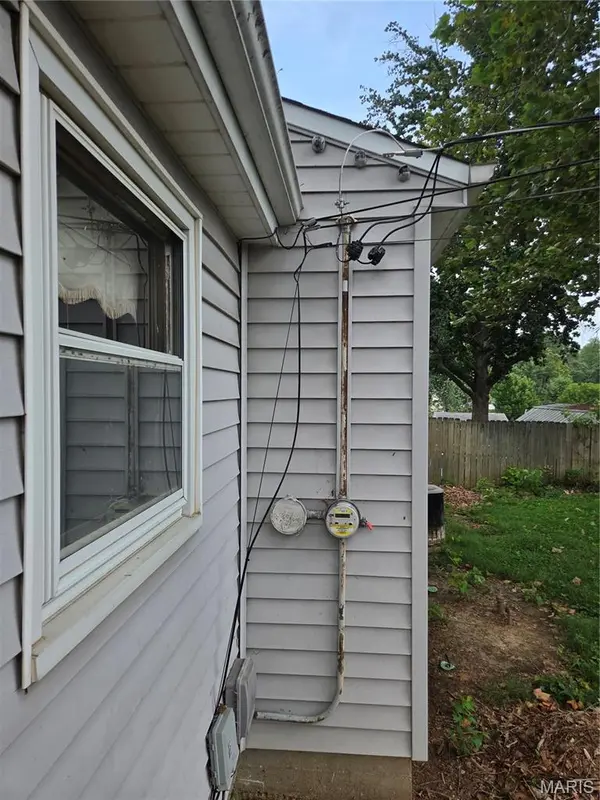 906 Holly PL, St Charles, MO 63301