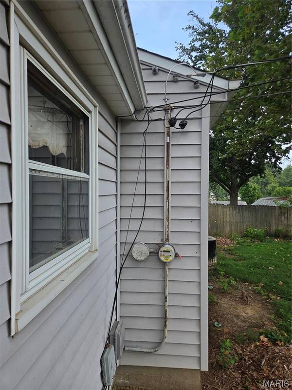 906 Holly PL, St Charles, MO 63301