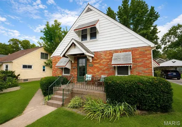 1029 Jackson ST, St Charles, MO 63301