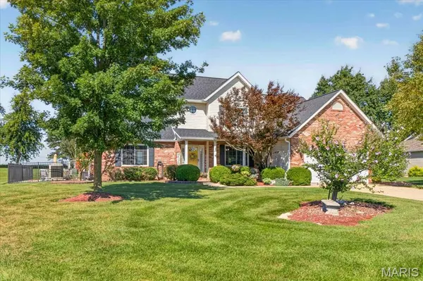 9301 Christopher Lake DR, Columbia, IL 62236