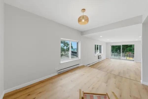 2772 E 75th ST #2GS, Chicago, IL 60649