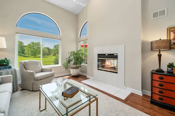 525 WHITE OAK LN #26525, Lake Barrington, IL 60010