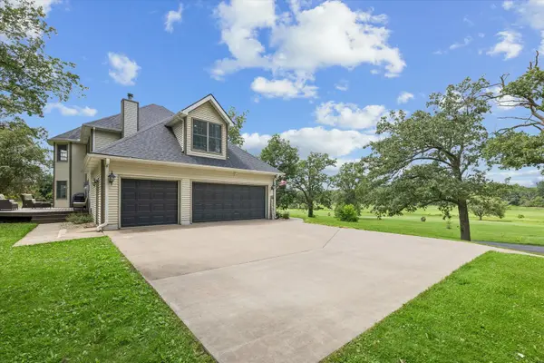 3451 Valley Oaks DR, Clinton, IA 52732
