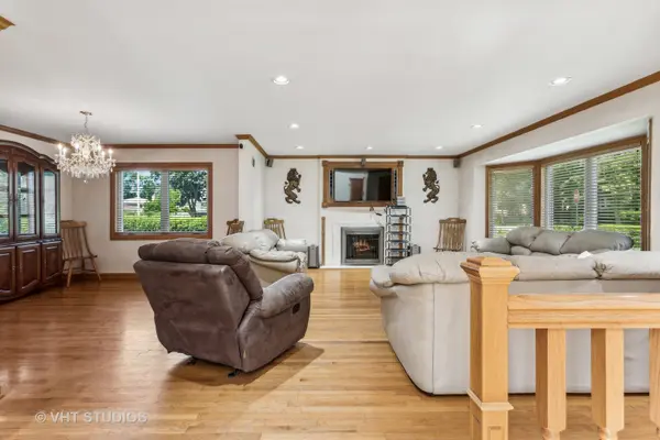 5261 Mulford ST, Skokie, IL 60077