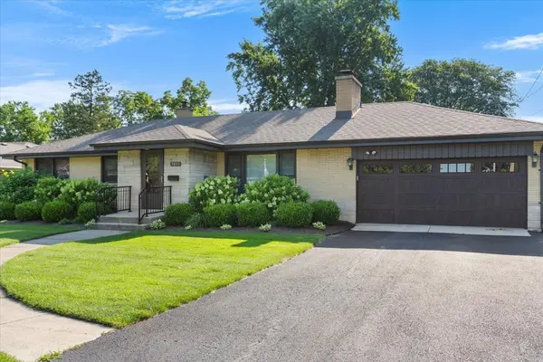 5831 Washington ST, Downers Grove, IL 60516