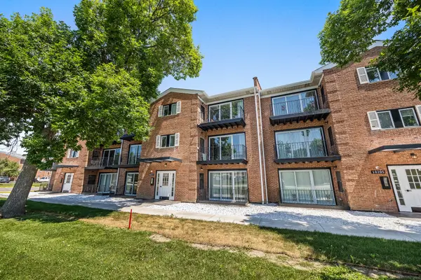 10225 Dearlove RD #301, Glenview, IL 60025