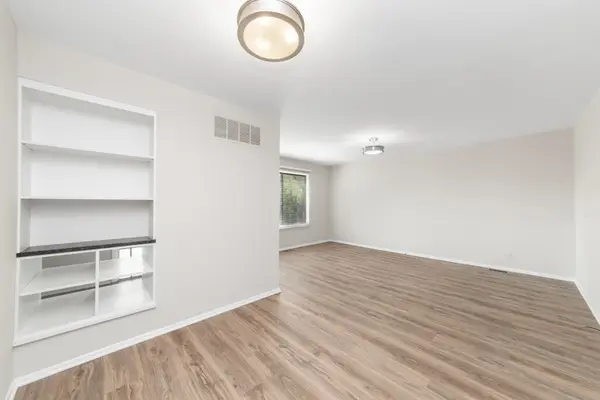 7346 Country Creek WAY #8, Downers Grove, IL 60516