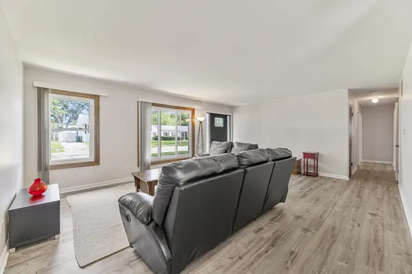 56 Birch TRL, Wheeling, IL 60090