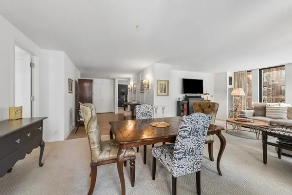200 E Delaware PL #4F, Chicago, IL 60611