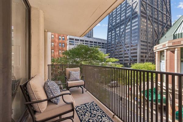 200 E Delaware PL #4F, Chicago, IL 60611