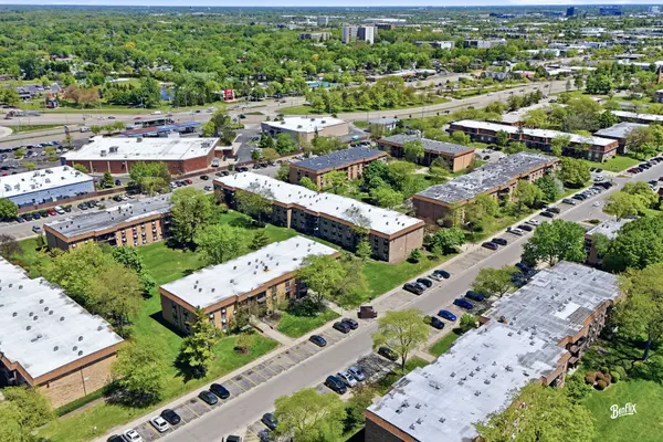 720 Hill DR #8-302, Hoffman Estates, IL 60169