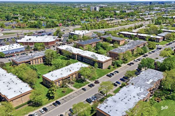 720 Hill DR #8-302, Hoffman Estates, IL 60169