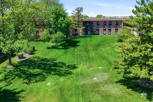 720 Hill DR #8-302, Hoffman Estates, IL 60169