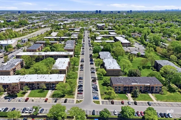 720 Hill DR #8-302, Hoffman Estates, IL 60169