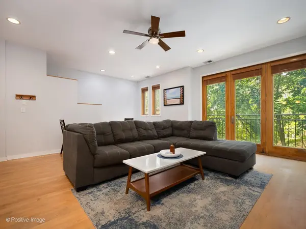3417 N Bosworth ST #2, Chicago, IL 60657
