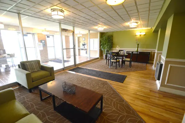 5400 Walnut AVE #111, Downers Grove, IL 60515