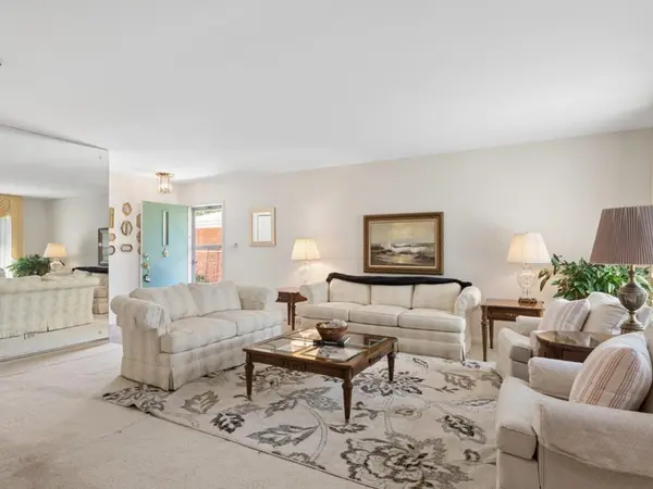 845 N Merrill ST, Park Ridge, IL 60068