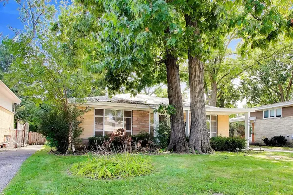 3905 Sugar Loaf LN, Skokie, IL 60076