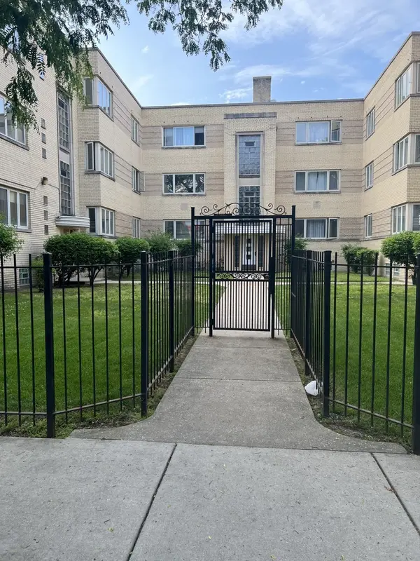 2028 E 72nd PL #2C, Chicago, IL 60649