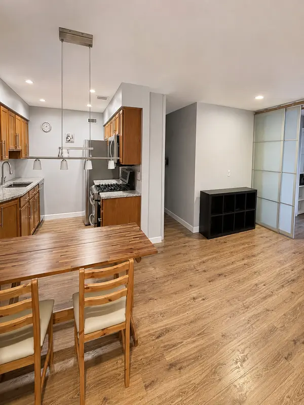 1617 N Windsor DR #208, Arlington Heights, IL 60004
