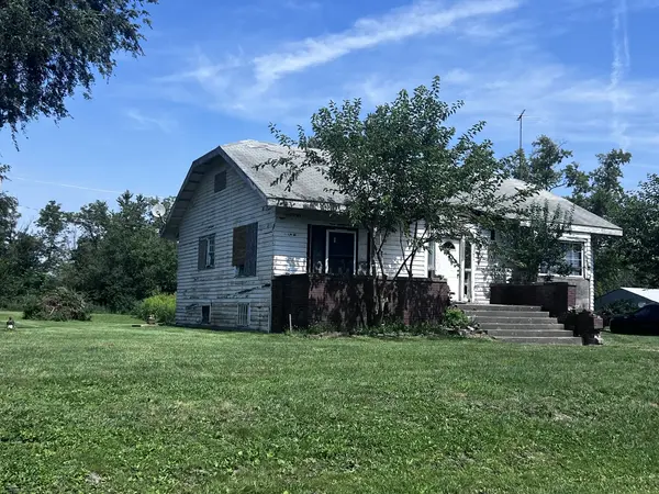 211 W 1st ST S, Clarence, IL 60960