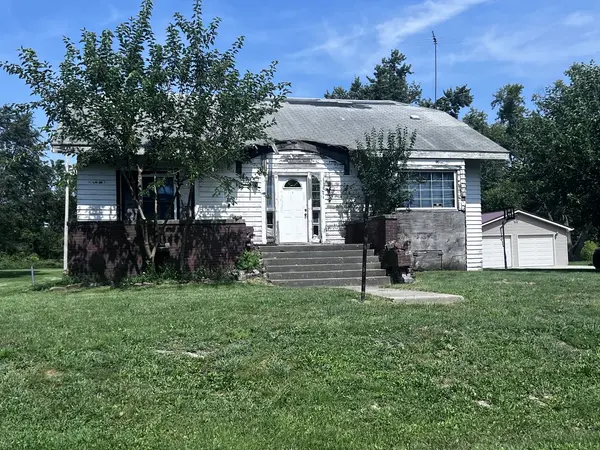 211 W 1st ST S, Clarence, IL 60960