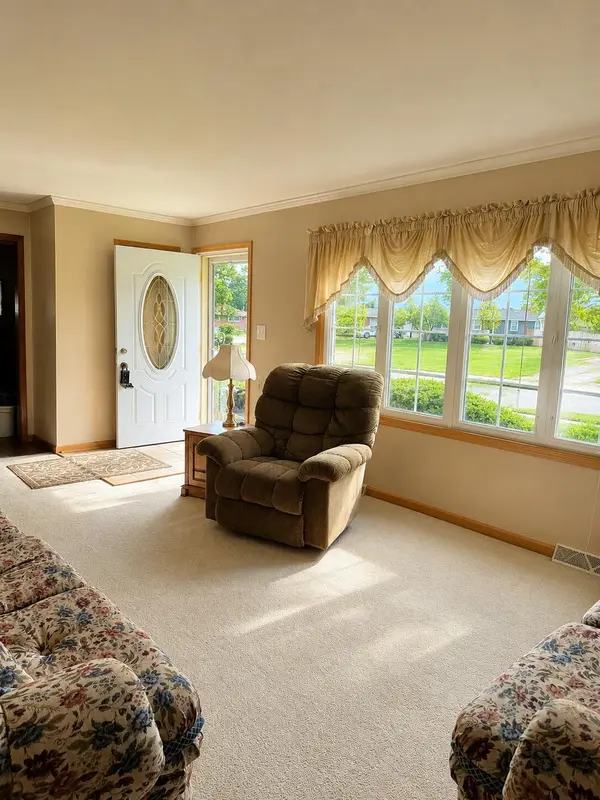 417 Softwood DR, Hobart, IN 46342