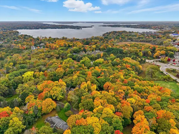 1426 Holdridge CIR, Wayzata, MN 55391