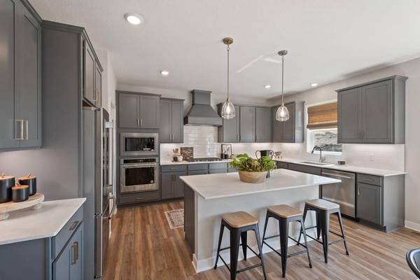 1966 Shady View CT, Shakopee, MN 55379