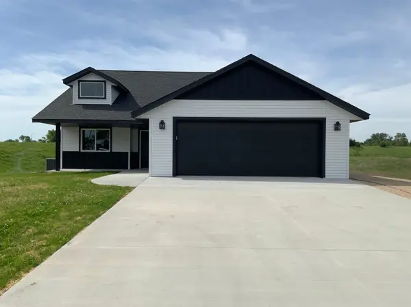 7 Cottonwood Lake BLVD, Windom, MN 56101