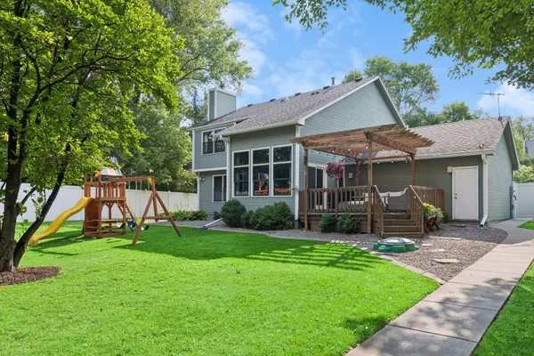 4601 Fairway Hills DR, Eagan, MN 55123