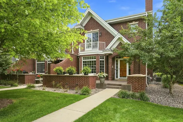 10776 Falling Water LN #H, Woodbury, MN 55129