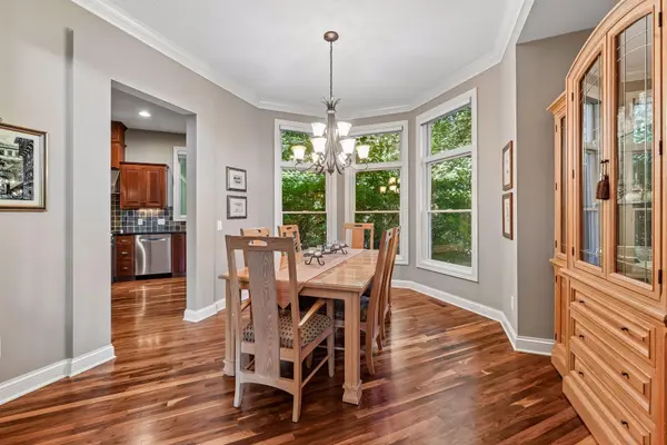 9260 Red Oak DR, Victoria, MN 55386