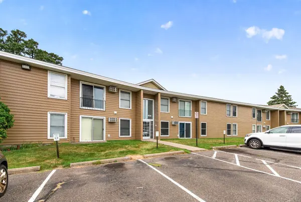 810 6th ST S #1, Hopkins, MN 55343