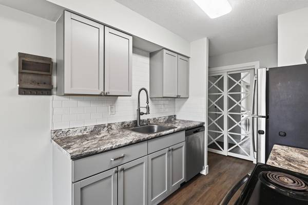 810 6th ST S #1, Hopkins, MN 55343