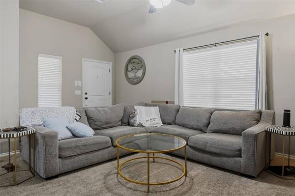 2404 Golden LN, Edmond, OK 73012