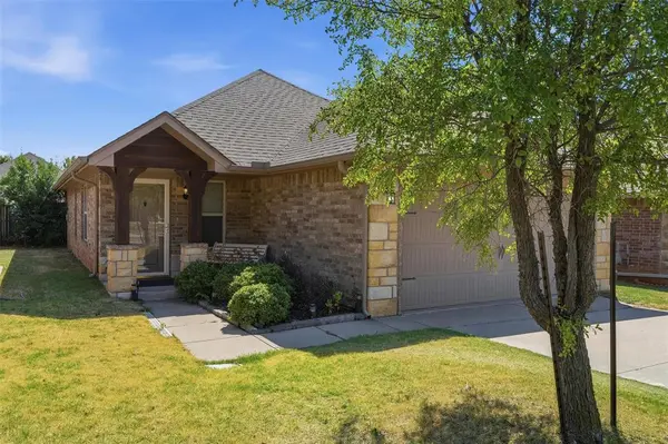 2404 Golden LN, Edmond, OK 73012