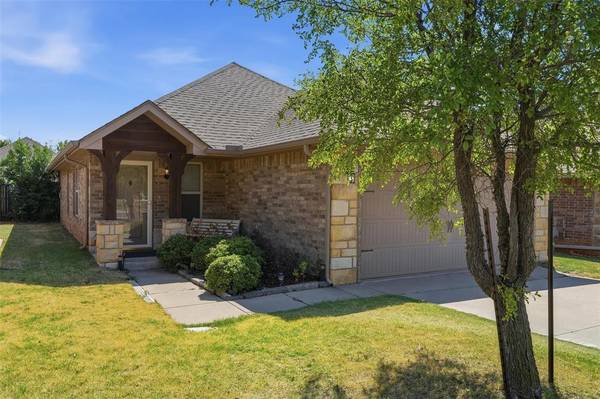 2404 Golden LN, Edmond, OK 73012