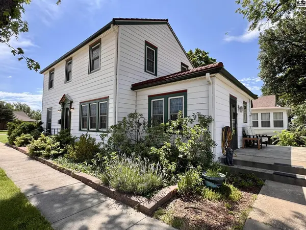 102 W Lyon, Lyons, KS 67554