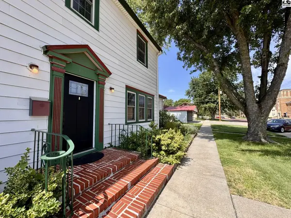 102 W Lyon, Lyons, KS 67554