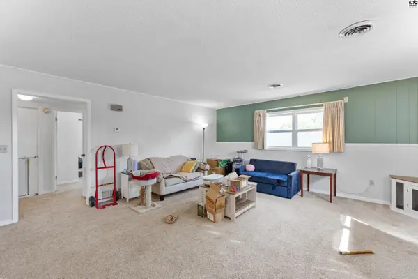 806 S Edwards, Moundridge, KS 67107